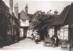 Crown Inn Yard in the 1920s - Benjamin Gough with the wheelbarrow (PHO972)
