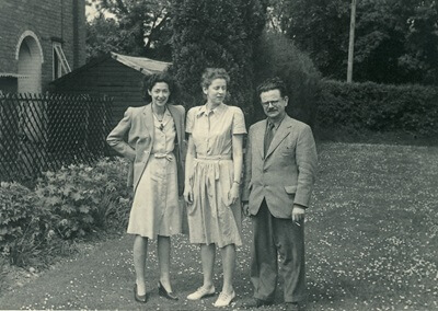 L to R, Elinor von Lieben (Marie-Louise’s cousin), Marie-Louise and Elias Canetti in the garden of Cornerways, 1940s