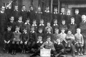 Stumpy Garton with his pupils at St Mary's 1910 (PHO1090)