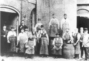 Brewery workers (PHO857)