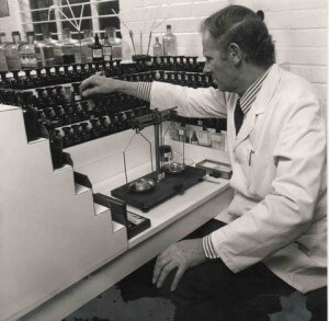 Ernie Joyner and the "organ" of perfume ingredients (PHO3125)