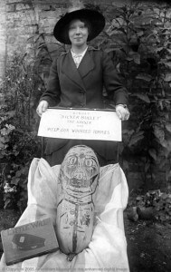 Miss Ford collecting for "Silver bullet for Kaiser" 1914-18 war (PHO9164) 