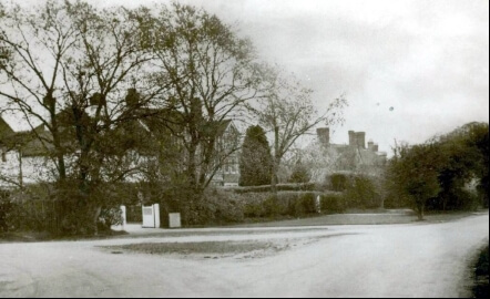 The houses built on land purchased by Dr Mott in the 1896 auction ‘Cherry Tree Corner’, ‘Pond Cottage’, ‘Orchard House’, and ‘Mapledene’