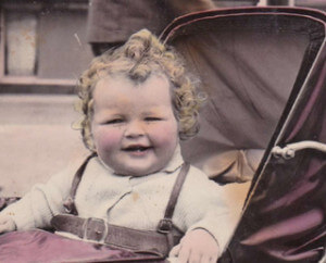 Vivienne in 1945