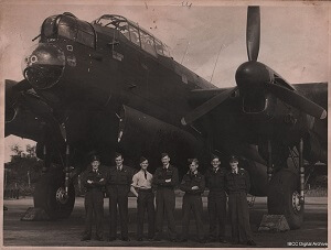 The Lancaster with crew is serial number ME422. It was the aircraft which got the Maggie’s registration JI-Q after Maggie was lost. So far there are NO pictures available of JI-Q with serial number DS818