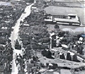 1930s aerial view of Old Amersham showing the distinctive maltings top right in Barn Meadow