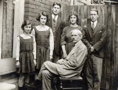 Ramsay MacDonald and his children c 1920