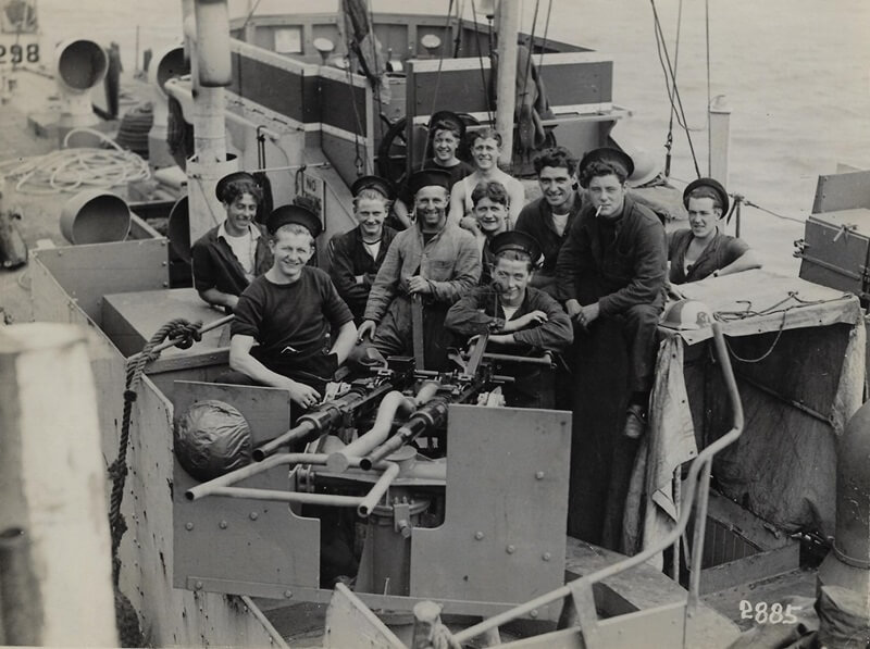 Crew of LCI(S) 532 with 22mm Oerlikon twin guns, photo courtesy of Peter Healy