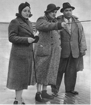 Dorothy Paget in the middle with trainer Owen Anthony and Mrs Rogers, the wife of Charlie ‘Romeo’ Rogers, manager of Ballycamol Stud from the cover of Illustrated Sporting and Dramatic News, 2 February 1940