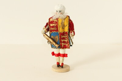 A musician at the ball