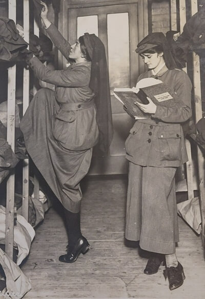 Orderlies in Endell Street’s linen room