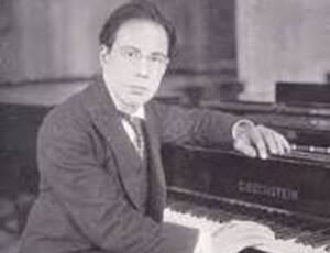 The pianist is Francisco Ticciati